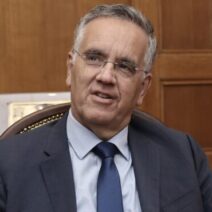 Χειροβομβίδα στο κέντρο της Αθήνας: Εξετάζεται σχέδιο επίθεσης κατά του Ισίδωρου Ντογιάκου 1 Χειροβομβίδα στο κέντρο της Αθήνας: Εξετάζεται σχέδιο επίθεσης κατά του Ισίδωρου Ντογιάκου