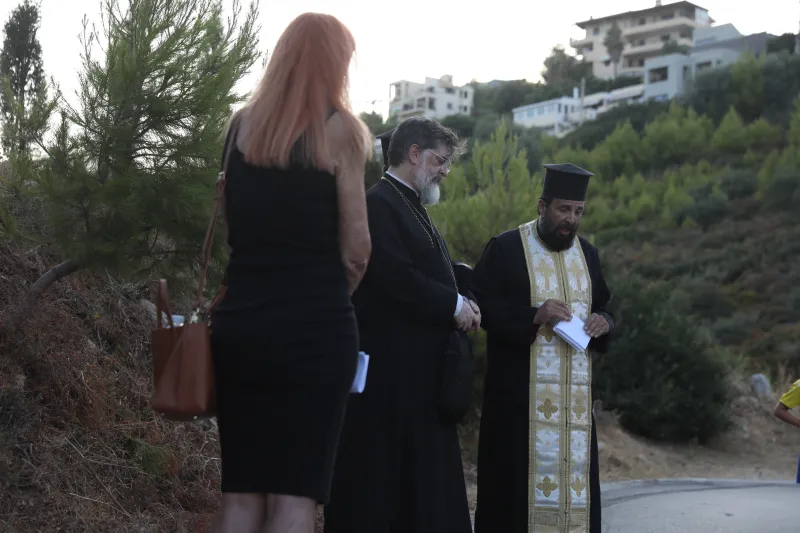 Μάτι: Τρισάγιο, πορεία στην διαδρομή της φονικής πυρκαγιάς και προσκλητήριο νεκρών ΦΩΤΟ