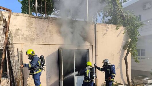 Εκρήξεις και φωτιά σε εργαστήριο με σοβαρά τραύματα