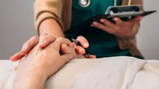 Γαλλία: Ενέκρινε τον νόμο για υποβοηθούμενη αυτοκτονία 12 Γαλλία: Ενέκρινε τον νόμο για υποβοηθούμενη αυτοκτονία