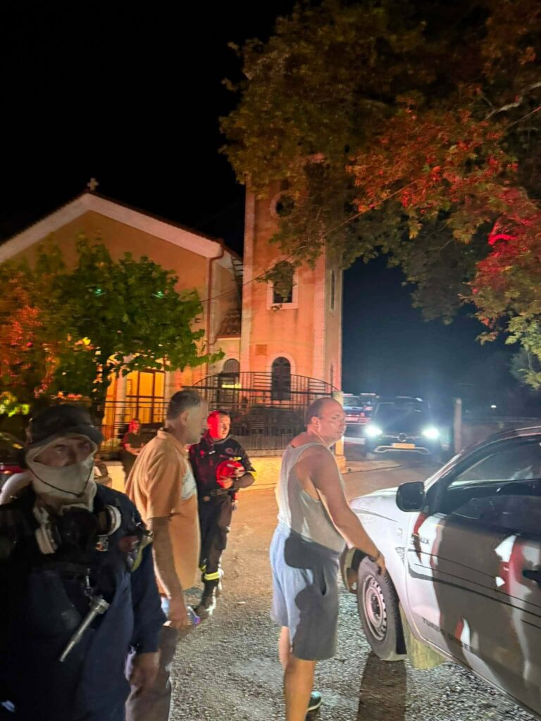 Αιγιάλεια: Μια «ανάσα» από σπίτια η φωτιά σε Ν. Ερινέο και Καμάρες ΦΩΤΟ - ΒΙΝΤΕΟ