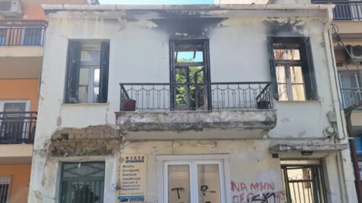 Πάτρα: Φωτιά σε κτίριο «φάντασμα» - Κραυγή αγωνίας περιοίκων ΦΩΤΟ 22 Πάτρα: Φωτιά σε κτίριο «φάντασμα» - Κραυγή αγωνίας περιοίκων ΦΩΤΟ