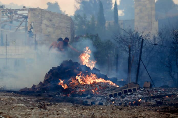 Ελλάδα: Στο έλεος των πυρκαγιών – Η εικόνα σε Αιτωλοακαρνανία, Ευρυτανία, Ρέθυμνο, Βοιωτία, Αργολίδα, Πάρο ΦΩΤΟ - ΒΙΝΤΕΟ