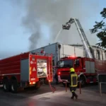 Ένας νεκρός στη φωτιά σε εργοστάσιο στη Κορινθία ΦΩΤΟ - ΒΙΝΤΕΟ