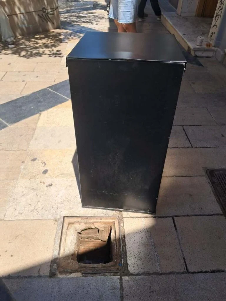 Πάτρα: Φρεάτιο «κατάπιε» ηλικιωμένη σε κεντρικό πεζόδρομο ΦΩΤΟ 29 Πάτρα: Φρεάτιο «κατάπιε» ηλικιωμένη σε κεντρικό πεζόδρομο ΦΩΤΟ
