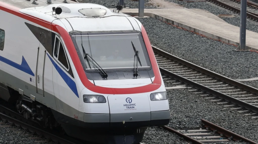Έφτασαν Θεσσαλονίκη οι δύο νέοι υβριδικοί συρμοί Intercity