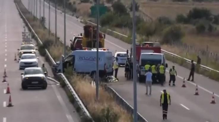 Εγνατία: Σοβαρό τροχαίο με απεγκλωβισμό 13 επιβατών 4 Σοβαρό τροχαίο στην Εγνατία Οδό