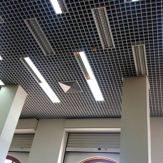 Ζαρουχλέικα: Εικόνες τριτοκοσμικές στην Εθνική Τράπεζα εν μέσω καύσωνα ΦΩΤΟ