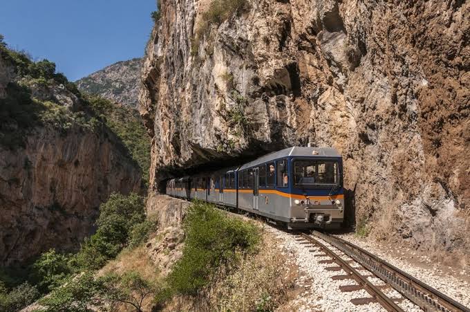 Αχαΐα: Η ακρίβεια οδήγησε σε καλοκαιρινές διακοπές όπως παλιά - Ανοίγουν τα πατρικά στα χωριά - Αιρετοί περιγράφουν την κίνηση στο Patrapress