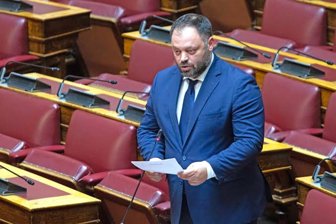 Αχαΐα: «Πάγωσε» την Βουλή ο Σπύρος Τσιρώνης ζητώντας να «περνούν από ψυχίατρο οι βουλευτές» ΒΙΝΤΕΟ