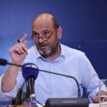 Αχαΐα: Γνωστή γιατρός της Πάτρας «ξεγύμνωσε» τον υφυπουργό Ιάσωνα Φωτήλα για την πολιτιστική του πολιτική
