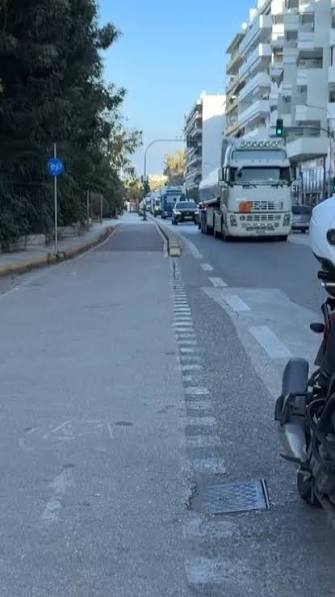 Πάτρα: Ανεξέλεγκτη κατάσταση και κυκλοφοριακό χάος - Στο ίδιο έργο θεατές πεζοί, οδηγοί, καταστηματάρχες ΦΩΤΟ 5 Πάτρα: Ανεξέλεγκτη κατάσταση και κυκλοφοριακό χάος - Στο ίδιο έργο θεατές πεζοί, οδηγοί, καταστηματάρχες ΦΩΤΟ