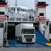 Πάτρα: Σύλληψη οδηγού φορτηγού στο λιμάνι για επικίνδυνη οδήγηση 2 Πάτρα: Σύλληψη οδηγού φορτηγού στο λιμάνι για επικίνδυνη οδήγηση