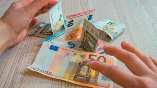 Οικονομία: Νέο επίδομα 565 ευρώ για 9 μήνες 12 Οικονομία για Επίδομα
