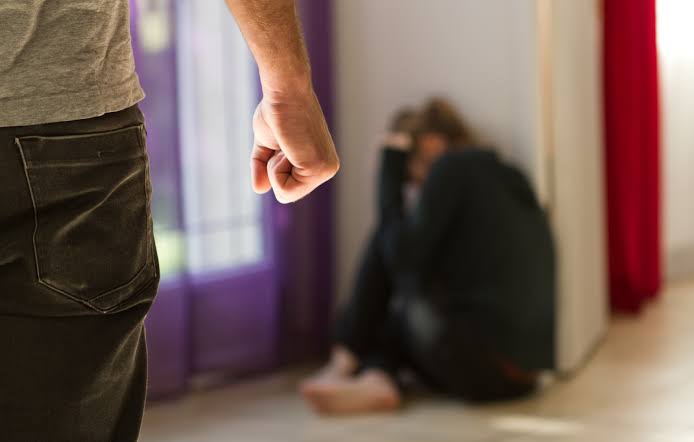 Πάτρα: Η ενδοοικογενειακή βία είναι ανάμεσά μας - Προσωπικές ιστορίες θυμάτων στο Patrapress