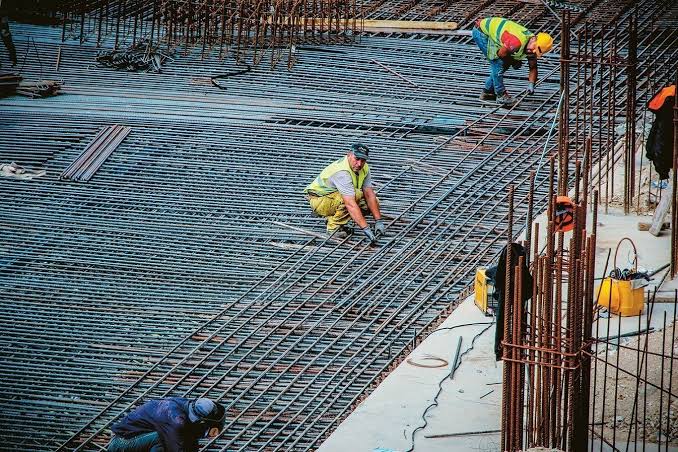 Πάτρα: Oι οικοδόμοι απαιτούν ειδικά μέτρα προστασίας από τον καύσωνα