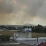 Ωραιόκαστρο: Εκκένωση Ιδρύματος Χρόνιων Παθήσεων λόγω της μεγάλης φωτιάς - Τραυματίστηκαν πυροσβέστες