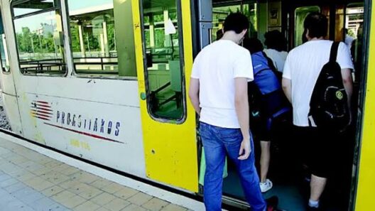 Πάτρα: «Ντόμινο» καθυστερήσεων στον Προαστιακό - Μποτιλιάρισμα στους δρόμους - Ατελείωτη ταλαιπωρία για τους επιβάτες 12 Πάτρα: «Ντόμινο» καθυστερήσεων στον Προαστιακό - Μποτιλιάρισμα στους δρόμους - Ατελείωτη ταλαιπωρία για τους επιβάτες
