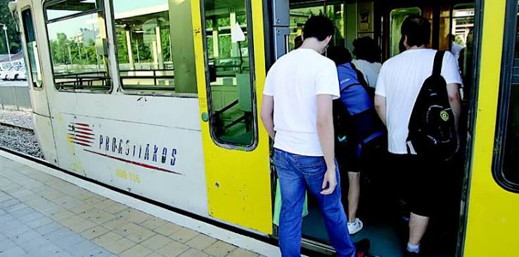Πάτρα: «Ντόμινο» καθυστερήσεων στον Προαστιακό - Μποτιλιάρισμα στους δρόμους - Ατελείωτη ταλαιπωρία για τους επιβάτες - 1 Πάτρα: «Ντόμινο» καθυστερήσεων στον Προαστιακό - Μποτιλιάρισμα στους δρόμους - Ατελείωτη ταλαιπωρία για τους επιβάτες -
