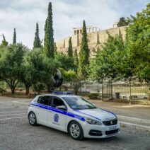Συναγερμός στην Ακρόπολη: Άνδρας τραυμάτισε αμερικανούς τουρίστες με μαχαίρι 2 Συναγερμός στην Ακρόπολη