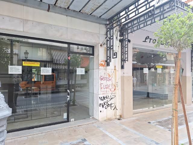 Πάτρα: Θερινές εκπτώσεις με κλειστά μαγαζιά σε κεντρικούς δρόμου, αν και «εμπορικοί»