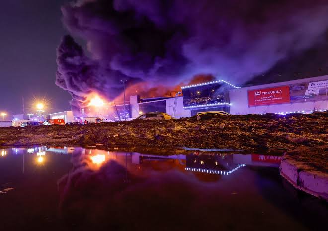 Μαύρος καπνός σκέπασε τη Μόσχα μετά από ουκρανική επίθεση
