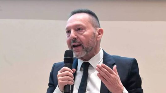 Στουρνάρας: Είναι«τρέλα» η επαναφορά της 13ης σύνταξης 14 Στουρνάρας: Είναι«τρέλα» η επαναφορά της 13ης σύνταξης