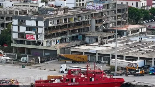 Λίμνη Πατρέων με μικροσκόπιο