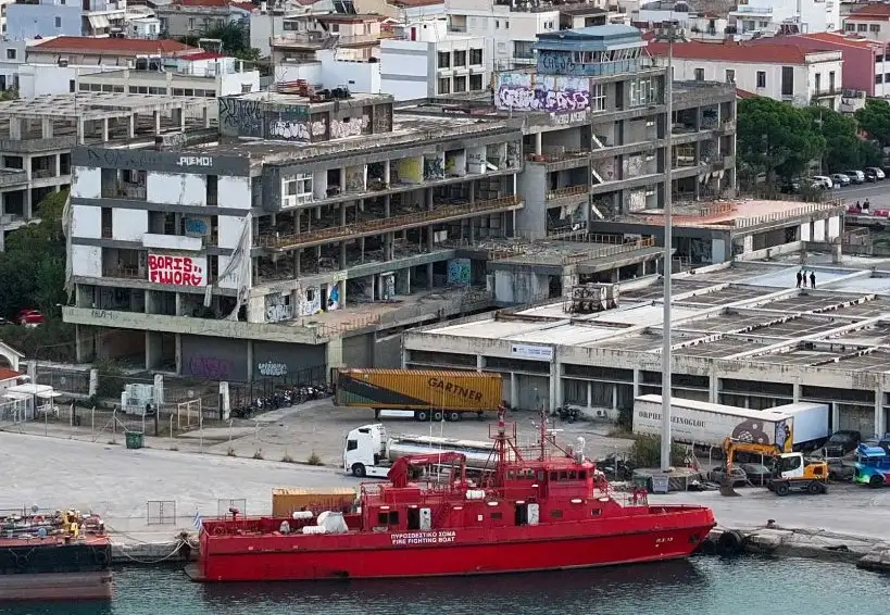 Λίμνη Πατρέων με μικροσκόπιο
