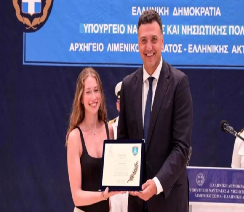 Πάτρα: Βραβεύτηκε η ναυαγοσώστρια Σοφία Κασπίρη από τον υπουργό Ναυτιλίας 4 Πάτρα: Βραβεύτηκε η ναυαγοσώστρια Σοφία Κασπίρη από τον υπουργό Ναυτιλίας
