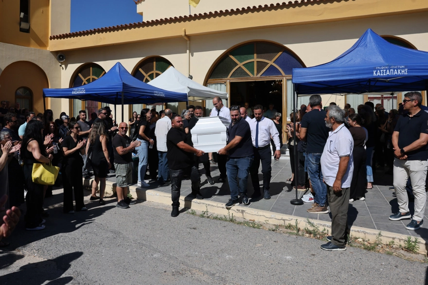 Κρήτη: Αυτή είναι η αιτία θανάτου της 46χρονης δημοσιογράφου - Σπαρακτικό «αντίο» ΦΩΤΟ 6 Κρήτη: Αυτή είναι η αιτία θανάτου της 46χρονης δημοσιογράφου - Σπαρακτικό «αντίο» ΦΩΤΟ