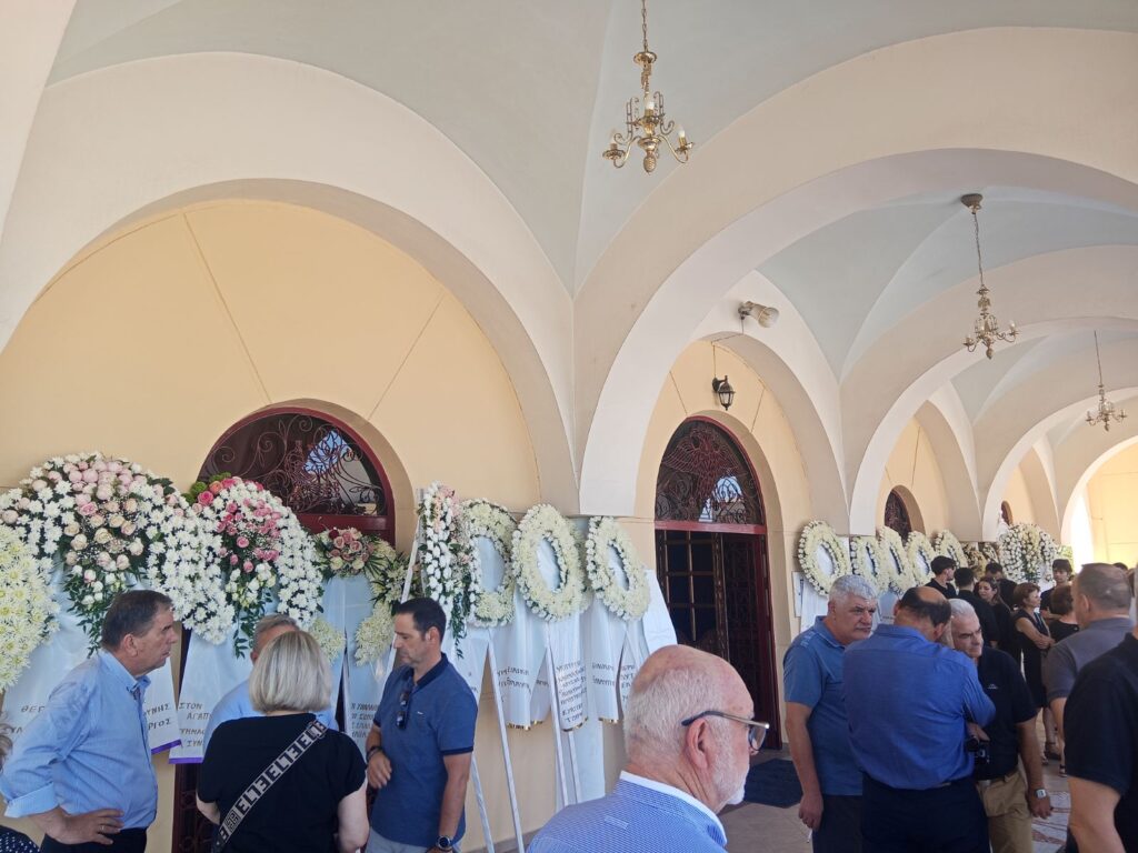 Αγρίνιο: Σπαρακτικό «αντίο» για τον 27χρονο πυροσβέστη ΦΩΤΟ