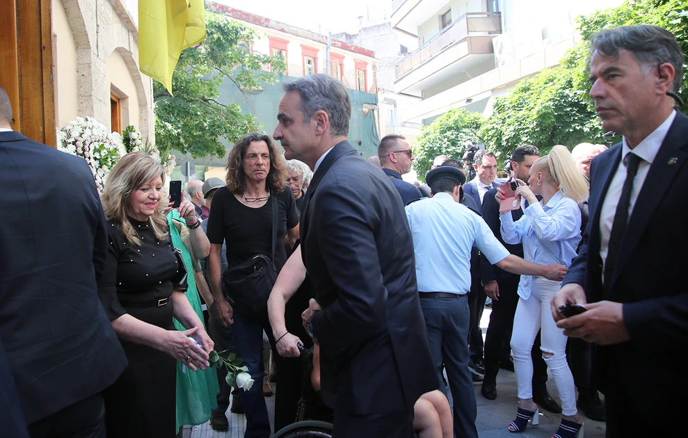 Κοζάνη: Η κηδεία της Βάγιας Νέστορα, σε αμαξίδιο η κόρη της ΦΩΤΟ-ΒΙΝΤΕΟ