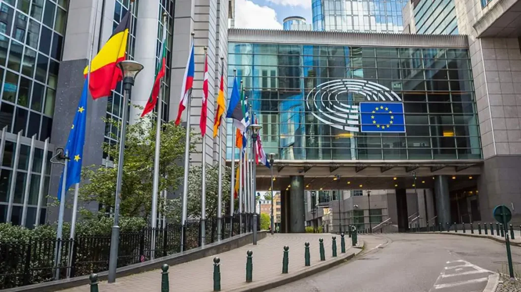 Κομισιόν: Σταθερή και συστηματική η πρόοδος της Ελλάδας