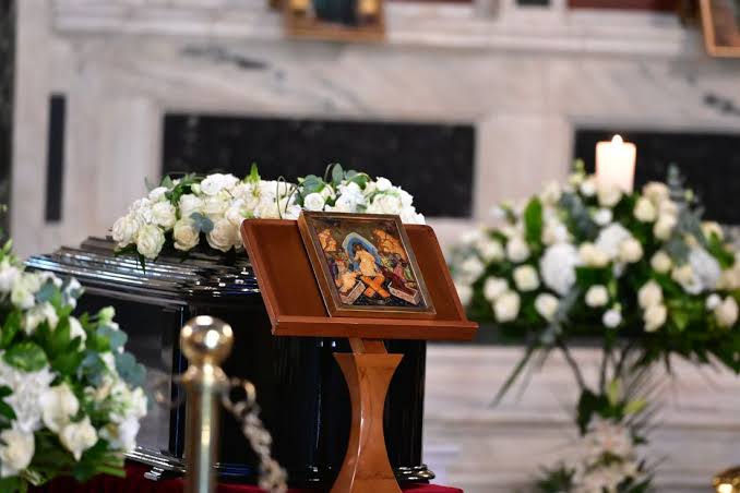 Κοντού: Βαθιά συγκίνηση στην κηδεία της αξέχαστης ηθοποιού ΦΩΤΟ 11 Κοντού: Βαθιά συγκίνηση στην κηδεία της αξέχαστης ηθοποιού ΦΩΤΟ