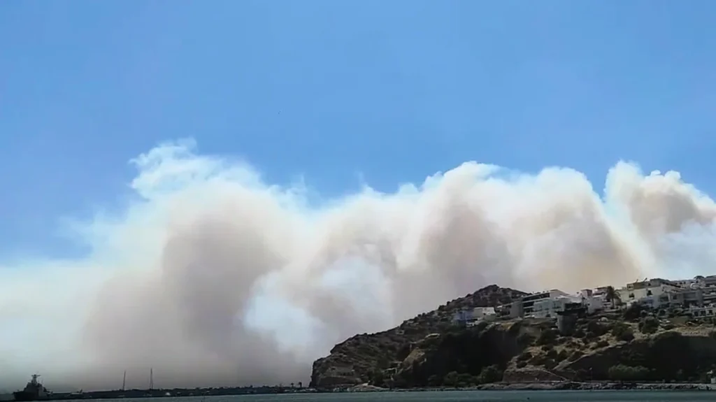 Φωτιά στο Ρέθυμνο: Νεκροί δύο πυροσβέστες - Η ανακοίνωση της Πυροσβεστικής, τι λέει ο κοινοτάρχης της περιοχής που φλέγεται