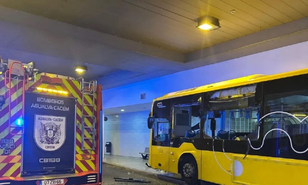 Πορτογαλία: Λεωφορείο «θέρισε» κόσμο σε στάση ΦΩΤΟ - ΒΙΝΤΕΟ
