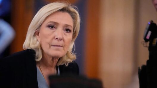 Λεπέν: Μετά την καταδίκη ανακοίνωσε υποψηφιότητα για τη Γαλλική Προεδρία 12 Λεπέν: Μετά την καταδίκη ανακοίνωσε υποψηφιότητα για τη Γαλλική Προεδρία