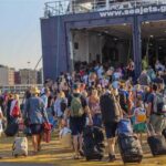 «Βουλιάζουν» λιμάνια και δρόμοι από τους αδειούχους του Ιουλίου