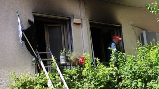 Πατήσια: Νεκρή ηλικιωμένη από φωτιά σε διαμέρισμα ΝΕΟΤΕΡΑ - BINTEO 12 Πατήσια: Νεκρή ηλικιωμένη από φωτιά σε διαμέρισμα ΝΕΟΤΕΡΑ - BINTEO