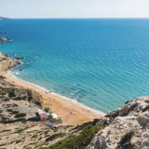 Η Κόκκινη Άμμος στα Μάταλα φιγουράρει ανάμεσα στις κορυφαίες παραλίες στον κόσμο