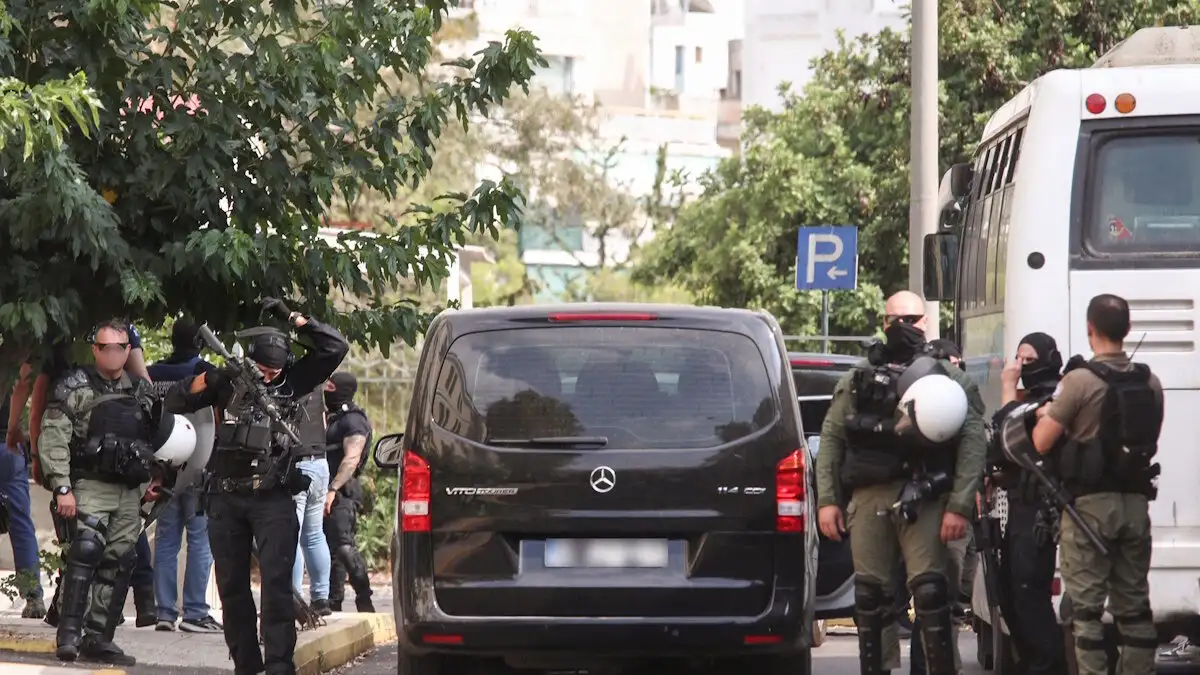 Marfin: Ακόμη 3 πρόσωπα μπαίνουν στο «κάδρο» των ερευνών για τη φονική επίθεση του 2010 3 Marfin: Ακόμη 3 πρόσωπα μπαίνουν στο «κάδρο» των ερευνών για τη φονική επίθεση του 2010