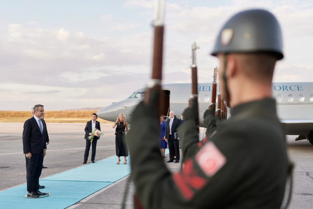 Στην Άγκυρα ο Μητσοτάκης για το ΝΑΤΟ - Το δείπνο στο παλάτι του Ερντογάν ΦΩΤΟ 6 Στην Άγκυρα ο Μητσοτάκης για το ΝΑΤΟ - Το δείπνο στο παλάτι του Ερντογάν ΦΩΤΟ