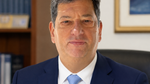 «Τους υποσχέθηκαν φθηνότερα προϊόντα. Τα πλήρωσαν με τις θέσεις εργασίας τους» 36 Νέα σελίδα προφίλ