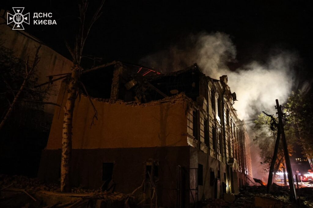 Ουκρανία: Εφιαλτική νύχτα με 40 ρωσικούς πυραύλους και 120 drones ΦΩΤΟ - ΒΙΝΤΕΟ 6 Ουκρανία: Εφιαλτική νύχτα με 40 ρωσικούς πυραύλους και 120 drones ΦΩΤΟ - ΒΙΝΤΕΟ