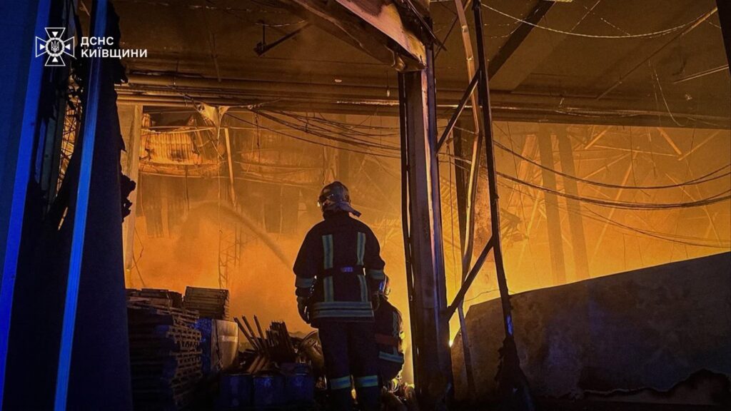 Ουκρανία: Εφιαλτική νύχτα με 40 ρωσικούς πυραύλους και 120 drones ΦΩΤΟ - ΒΙΝΤΕΟ 5 Ουκρανία: Εφιαλτική νύχτα με 40 ρωσικούς πυραύλους και 120 drones ΦΩΤΟ - ΒΙΝΤΕΟ