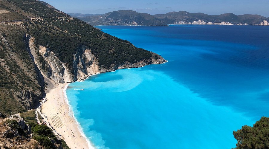 Μεγάλη κατολίσθηση στην παραλία Μύρτος της Κεφαλονιάς ΒΙΝΤΕΟ