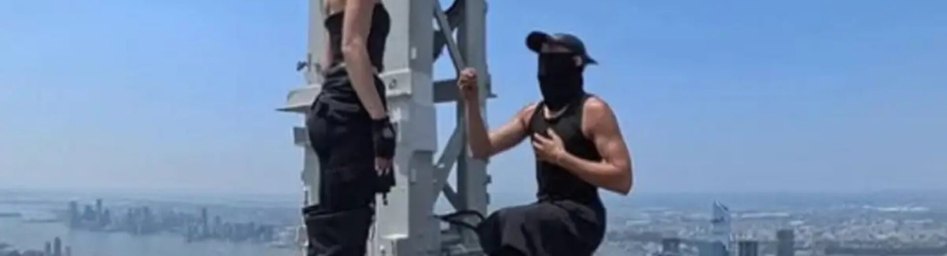 Η Ελληνίδα που είπε το «ναι» σε πρόταση γάμου στα 443 μέτρα πάνω από το Μανχάταν ΒΙΝΤΕΟ