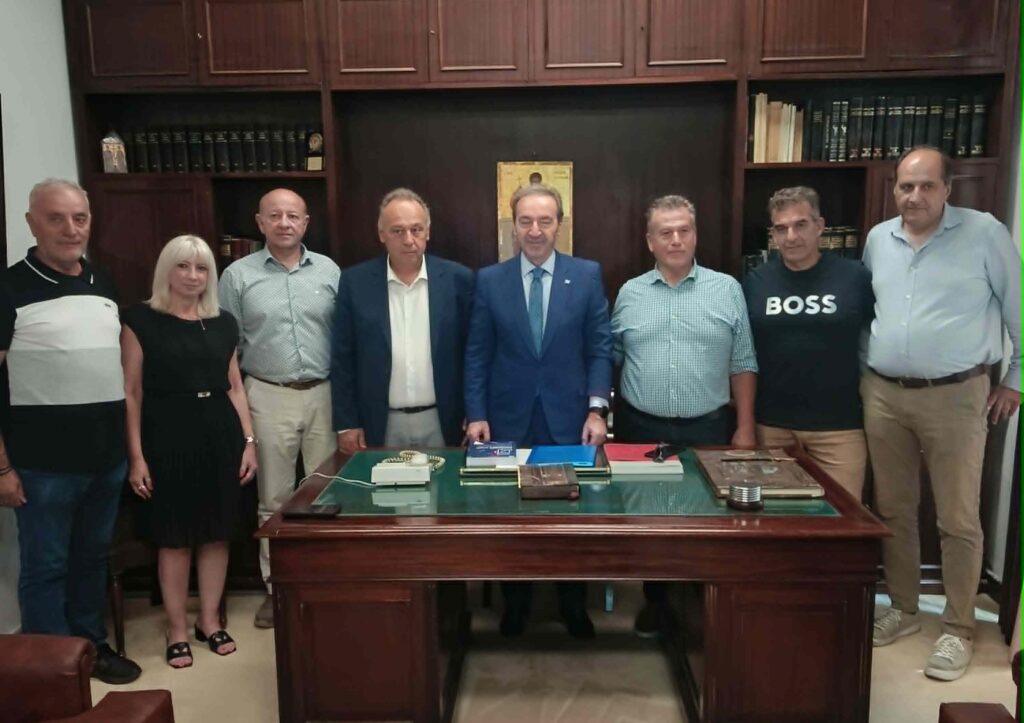 Πάτρα: Στους εμπόρους ο υφυπουργός Δικαιοσύνης Ιωάννης Μπούγας για ζητήματα της αγοράς ΦΩΤΟ