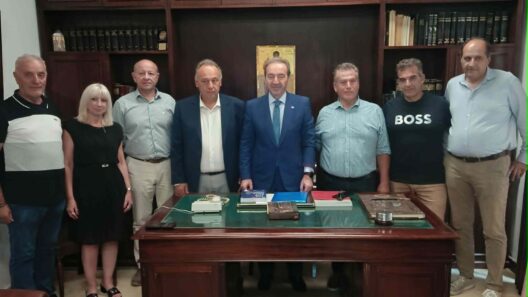 Πάτρα: Στους εμπόρους ο υφυπουργός Δικαιοσύνης Ιωάννης Μπούγας για ζητήματα της αγοράς ΦΩΤΟ